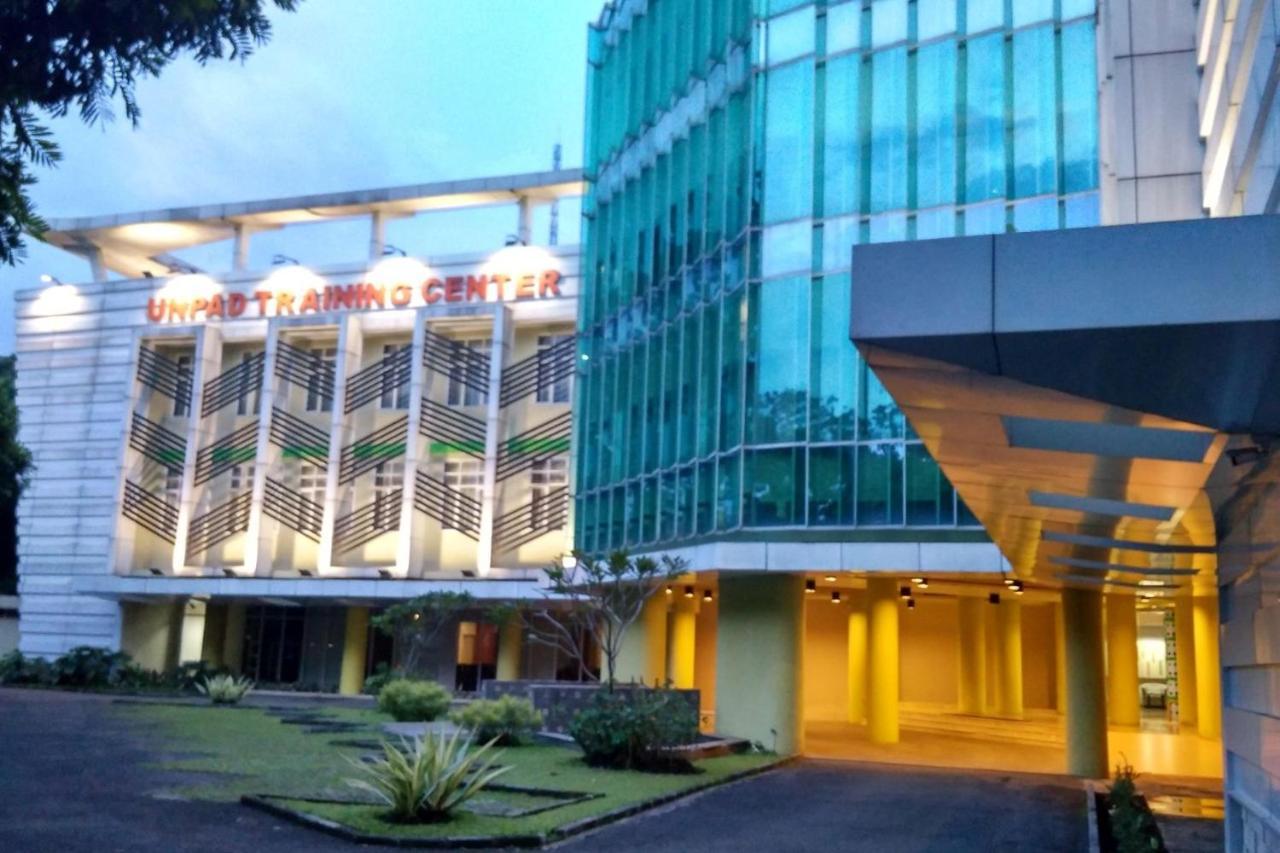 Utc Dago Hotel Μπαντούνγκ Εξωτερικό φωτογραφία