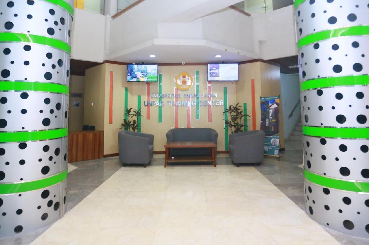 Utc Dago Hotel Μπαντούνγκ Εξωτερικό φωτογραφία
